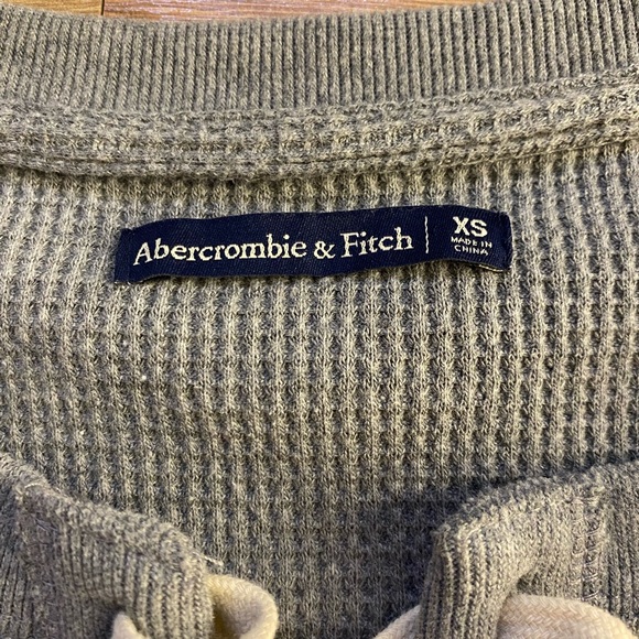 abercrombie & fitch long sleeve - Picture 3 of 3